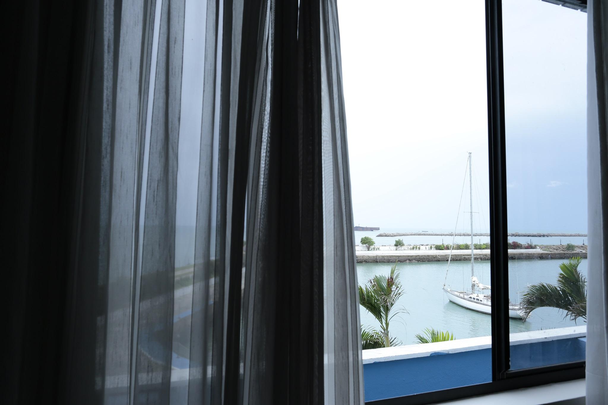 Marina Park Hotel Fortaleza  Zewnętrze zdjęcie A window with a curtain